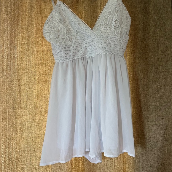 White romper - Picture 1 of 2